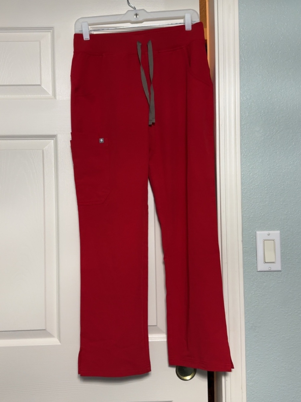 NWOT FIGS Yola Scrub Pants Red Small Petite